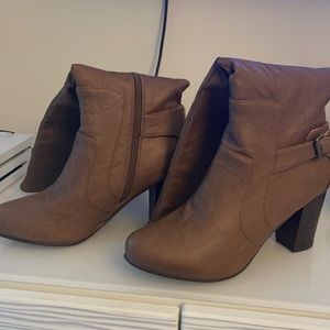 Size 8 brown heeled boots